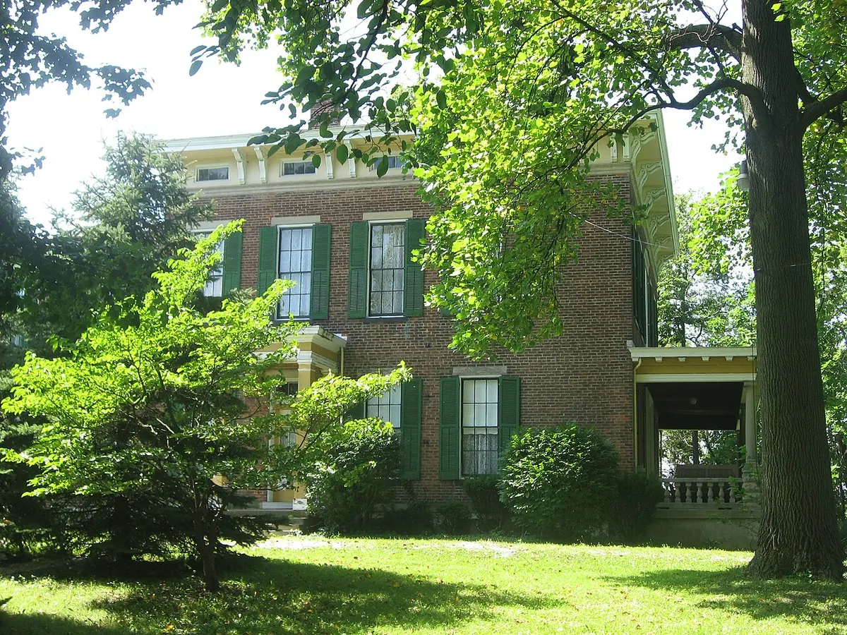 The red brick Italianate Hannah House in Indianapolis, seen from the north