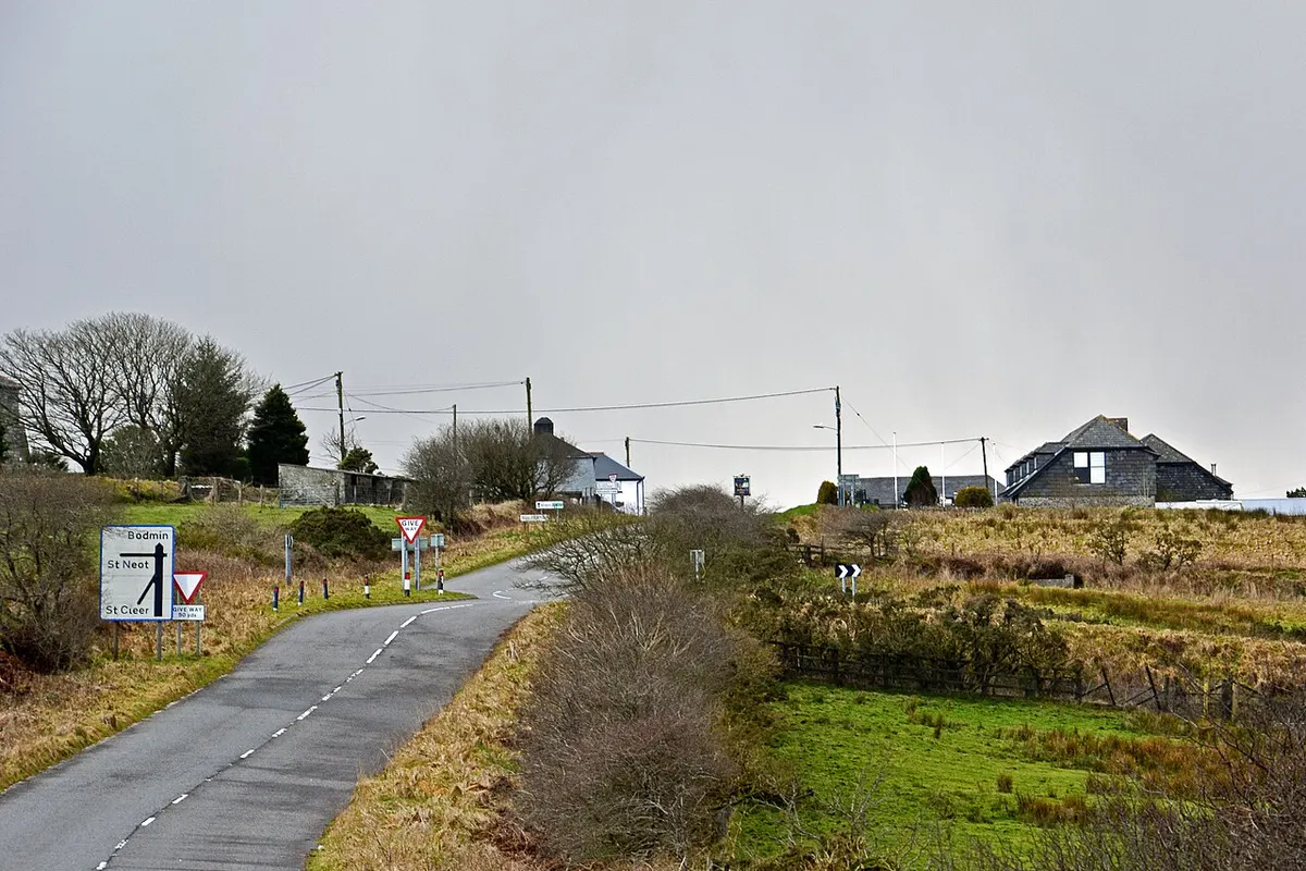 Jamaica Inn, a long slate-roofed whitewashed and stone inn on open moorland at Bolventor