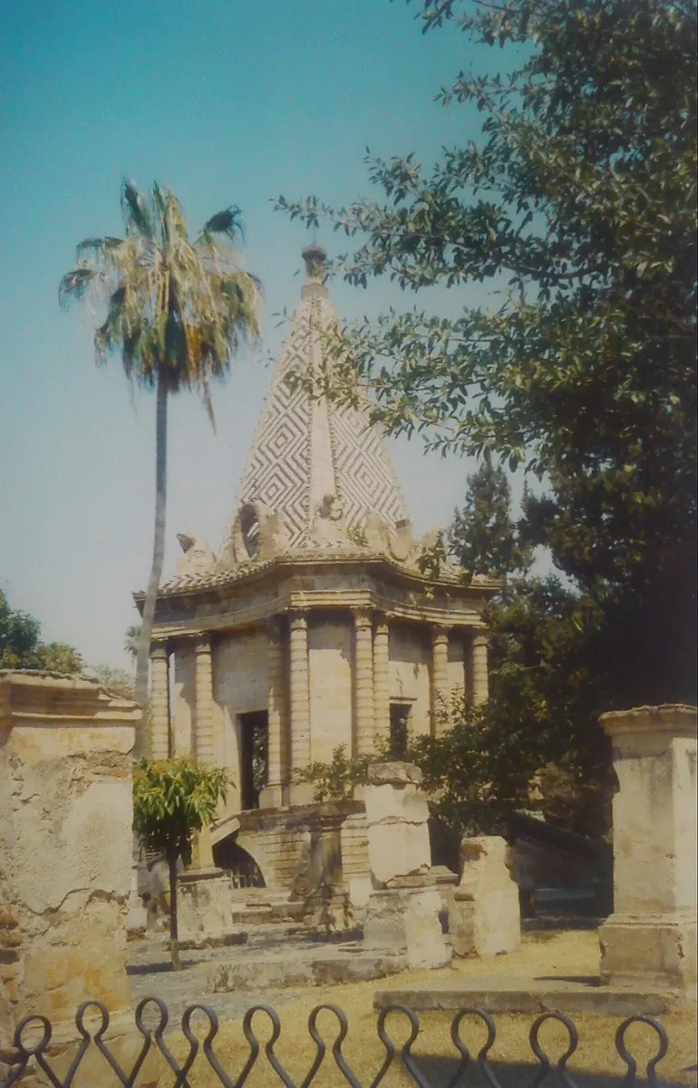 The Egyptian-style chapel among the graves of the Panteón de Belén in Guadalajara
