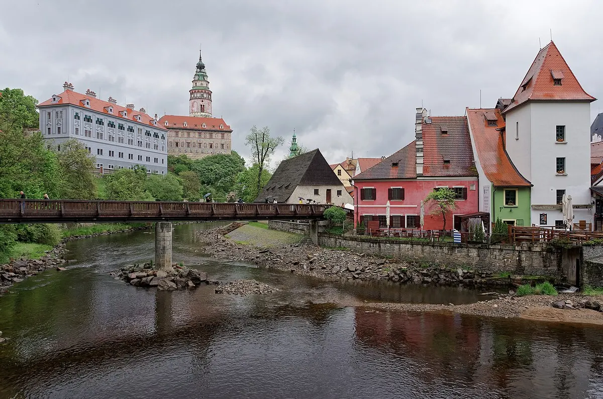 Český Krumlov Castle above the Vltava river with a footbridge in the foreground