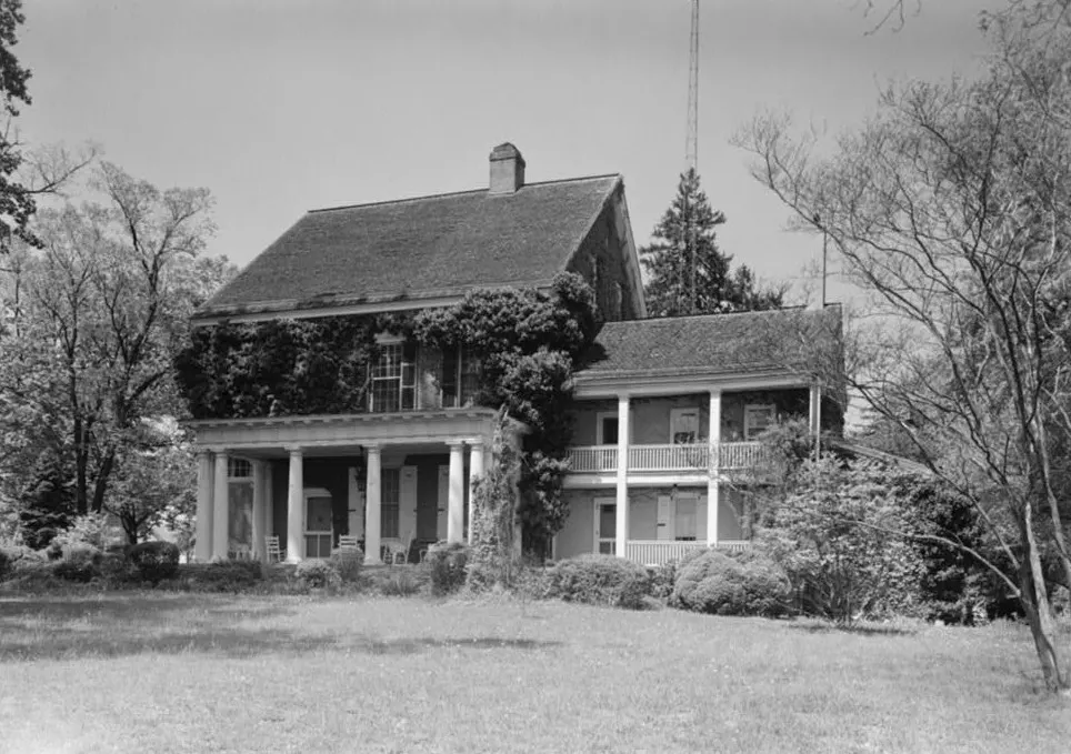 Historic American Buildings Survey photograph of Woodburn, a two-storey Georgian brick house in Dover